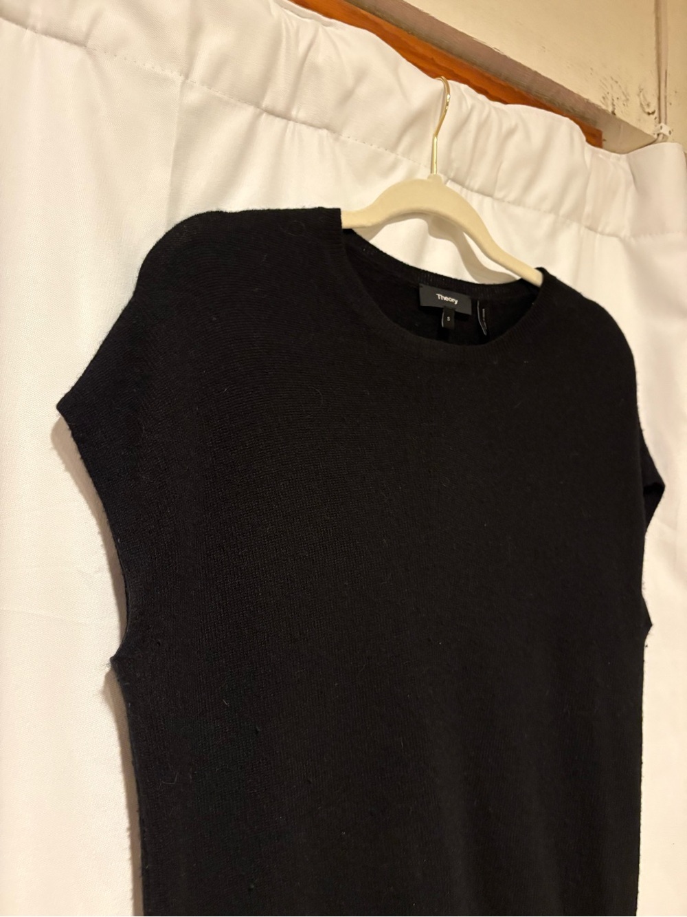 Theory Black cashmere vest